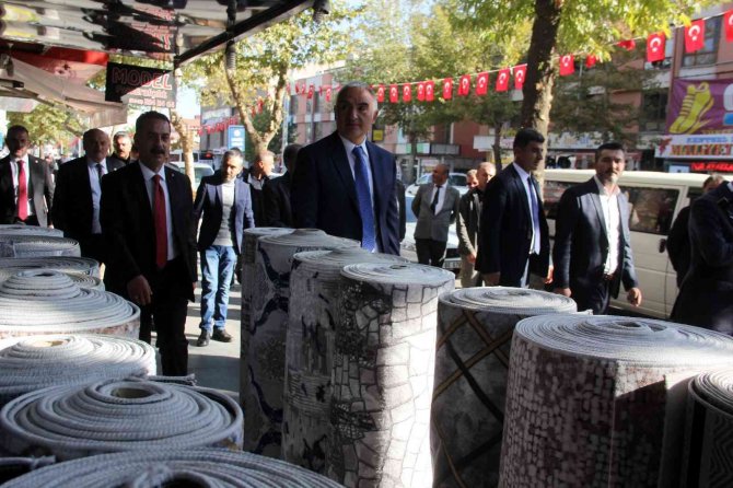 Bakan Ersoy, Erzincan’da Esnaf Ziyaretinde Bulundu