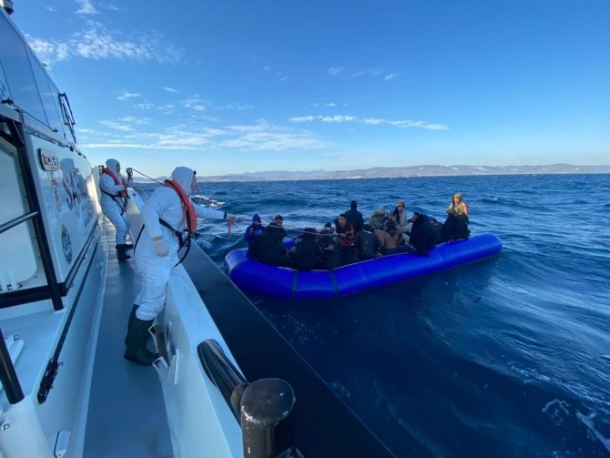 Ayvalık Açıklarında 135 Düzensiz Göçmen Kurtarıldı
