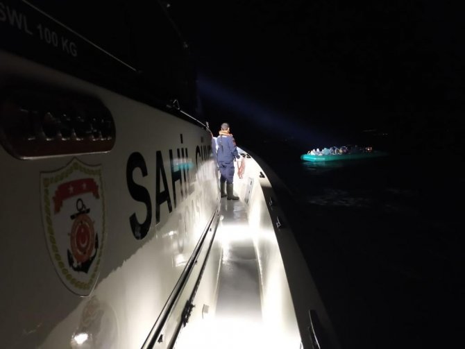 Ayvalık Açıklarında 135 Düzensiz Göçmen Kurtarıldı