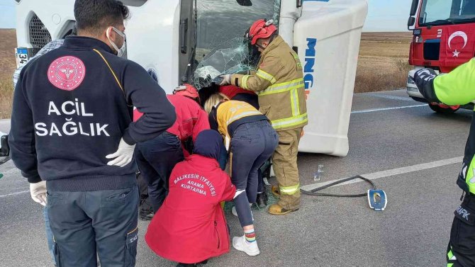 Bandırma’da Kadın Kamyon Sürücüsü Kazada Yaralandı
