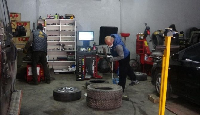 Bayburt’ta Araç Sahiplerinin Soğukla Mücadelesi Başladı