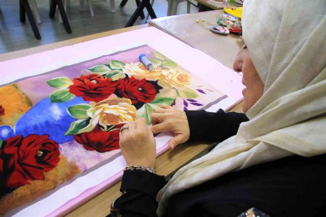 Küçücük Odadan Hayvanların Yününü Dünyaya İhraç Etmeyi Başardılar