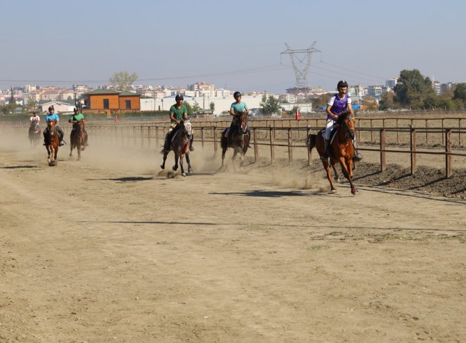 Rahvan Atları Şampiyonluğa Koştu