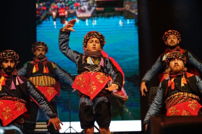 Cumhuriyet Bayramı Kardeş Kültürleri Kartal’da Buluşturdu