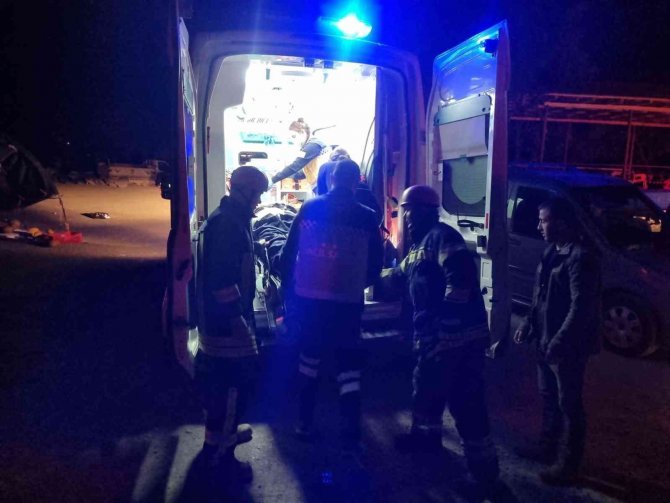 Kavşakta Takla Atan Otomobilin Sürücü Yaralandı