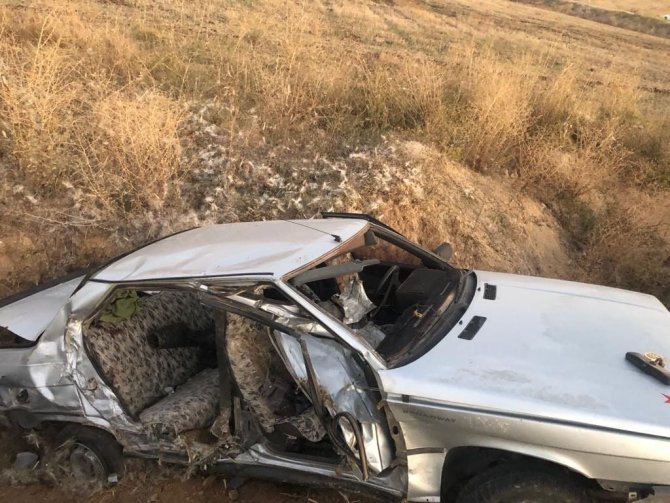 Otomobille Hafif Ticari Araç Çarpıştı; 1’i Ağır 4 Yaralı
