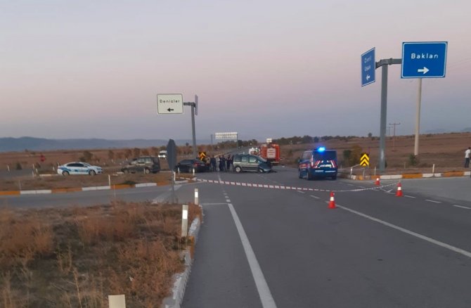 Otomobille Hafif Ticari Araç Çarpıştı; 1’i Ağır 4 Yaralı