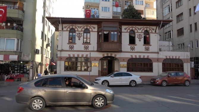 Perukla Geri Dönüp 2 Kadın Belediye Personelini Asitla Yaraladı