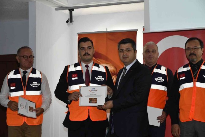 Afad Gönüllüsü Eğitimciler Sertifikalarını Aldı