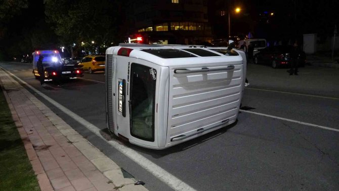 Elazığ’da Hafif Ticari Araç Yan Yattı: 1 Yaralı