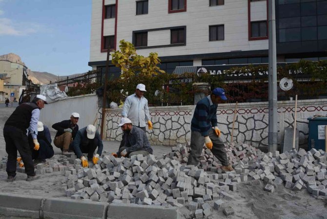 Hakkari Begonit Taşlarla Süsleniyor