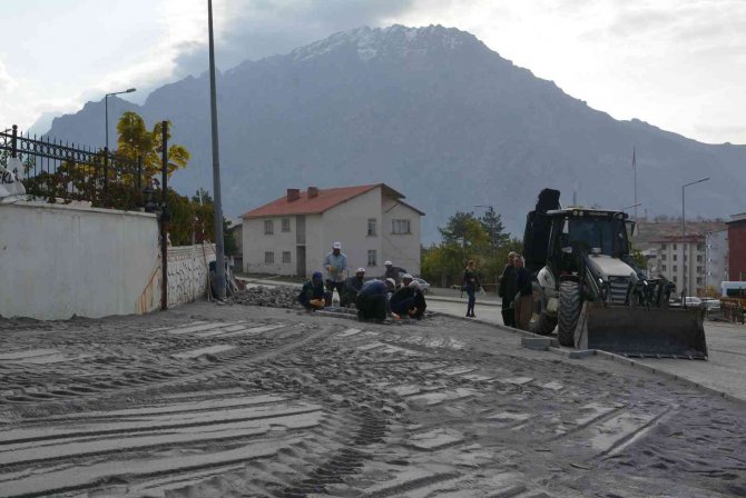 Hakkari Begonit Taşlarla Süsleniyor