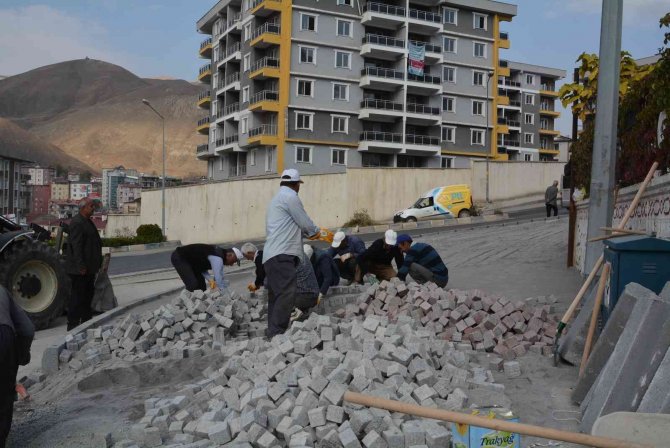 Hakkari Begonit Taşlarla Süsleniyor