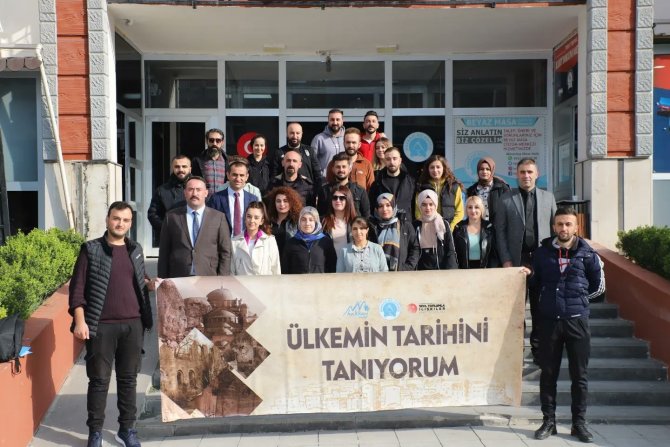 Hakkari’de 30 Genç İ̇stanbul’a Uğurlandı