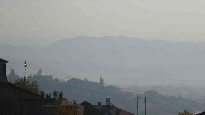 Yüksekova Sis Altında