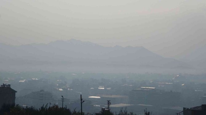 Yüksekova Sis Altında