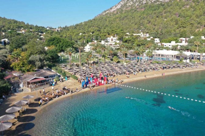 Uluslararası Arena Aquamasters Yüzme Şampiyonası’nda 2 Bin 300 Sporcu Bir Araya Geldi