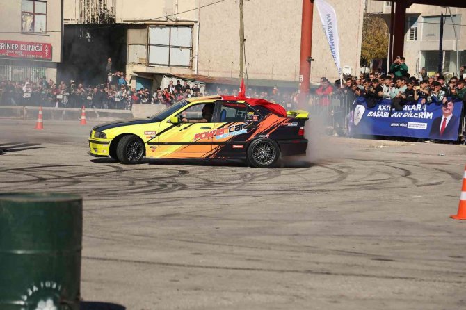 Klasik Otomobil Ve Modifiye Tutkunları Kahramankazan’da Buluştu