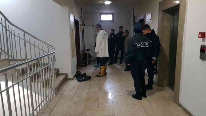 Apartman Dairesinde Yangın: 1 Ölü