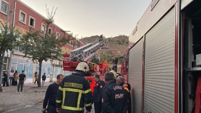 Yangın İş Yerini Küle Çevirdi