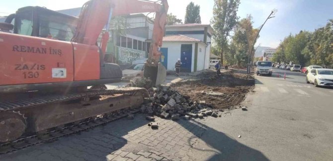 Bingöl’de Yol Çalışmaları Sürüyor