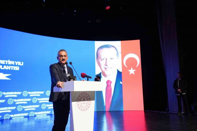 Bakan Özer’den Okul İdarecilerine: "Lütfen Size Gönderdiğimiz Bütçeyi Kullanın"