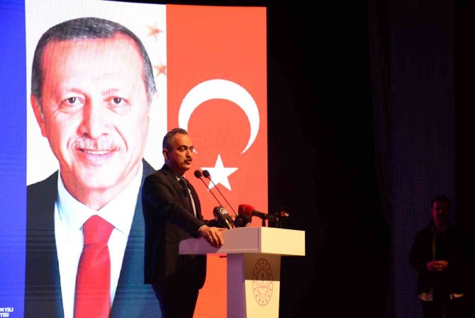 Bakan Özer’den Okul İdarecilerine: "Lütfen Size Gönderdiğimiz Bütçeyi Kullanın"