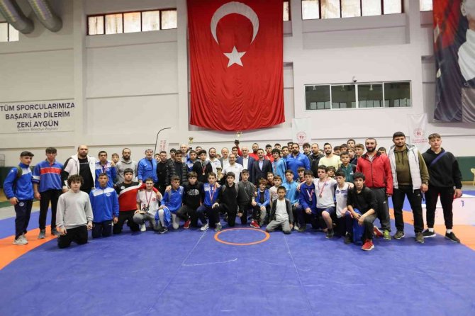 118 Sporcu Derince’de Mindere Çıktı