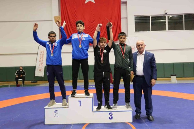 118 Sporcu Derince’de Mindere Çıktı