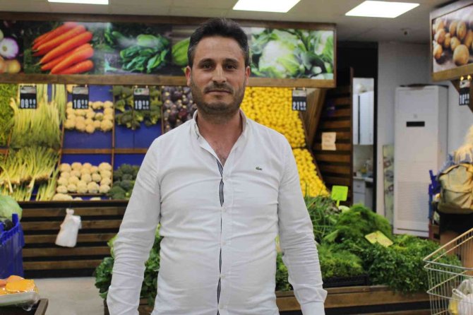 Çalışanları Oyalayıp Sadaka Kutusunu Çaldı