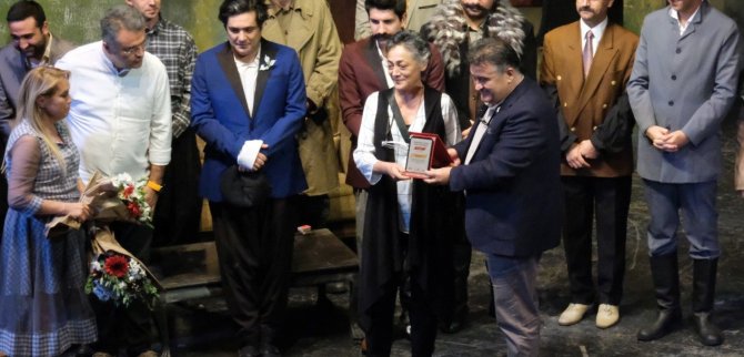 ’Buzlar Çözülmeden’ Oyunu Adana’da Sahnelendi