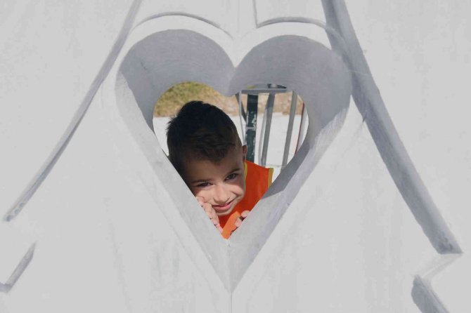 Neopolis, Küçük Heykeltıraşları Ağırladı