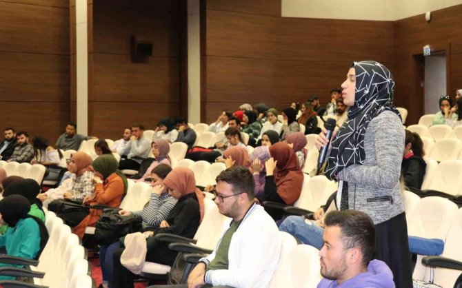 Nevü’de ’Gençlik Ve Modern Zamanlar’ Söyleşisi’nin 5.’si Düzenlendi