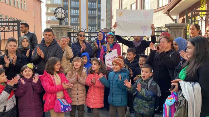 Niğde’de Veliler Öğretmen İçin Eylem Yaptı