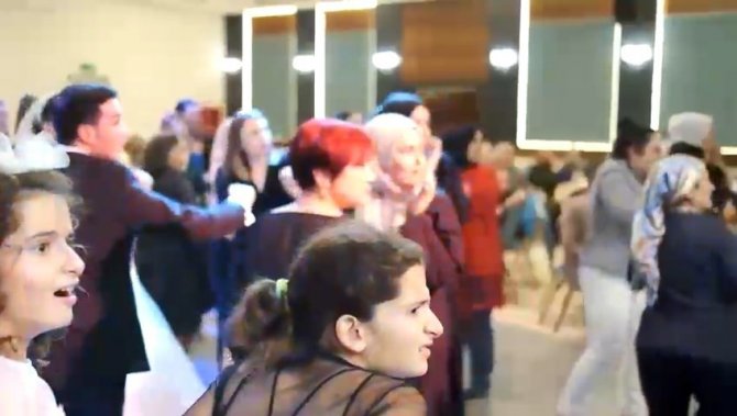 Düğünün Ortasında Silah Sesleri Böyle Yükseldi, Panik Anları Kamerada