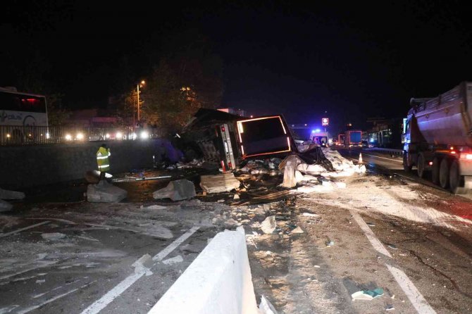 Sakarya D-650 Kara Yolu’nda Feci Kaza: 1 Ölü, 1 Yaralı