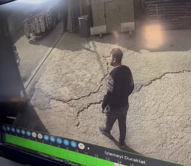 İ̇stanbul’da Silahlı Saldırı Kamerada: Saldırganların Sesine Çıkınca Vuruldu