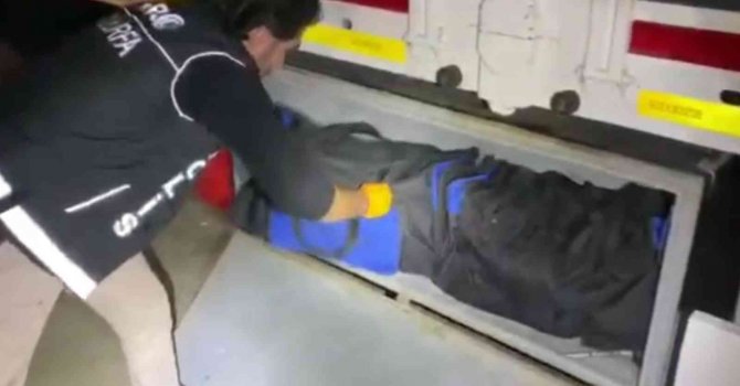 Polisin Takibe Aldığı Tırda 21 Kilogram Uyuşturucu Ele Geçirildi