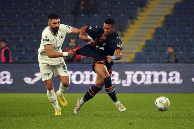 Spor Toto Süper Lig: Medipol Başakşehir: 3 - Giresunspor: 1 (Maç Sonucu)