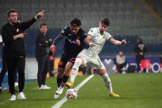 Spor Toto Süper Lig: Medipol Başakşehir: 1 - Giresunspor: 0 (İ̇lk Yarı)
