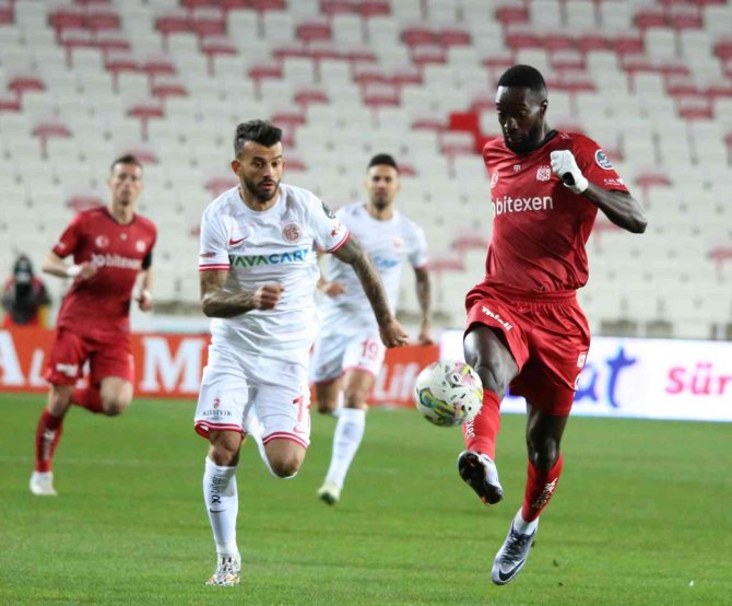 Spor Toto Süper Lig: Dg Sivasspor: 0 - Antalyaspor: 2 (İ̇lk Yarı)