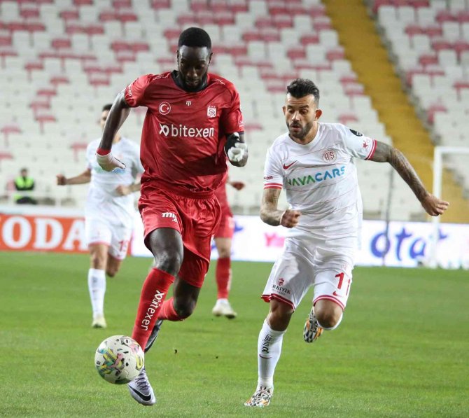 Spor Toto Süper Lig: Dg Sivasspor: 0 - Antalyaspor: 2 (İ̇lk Yarı)