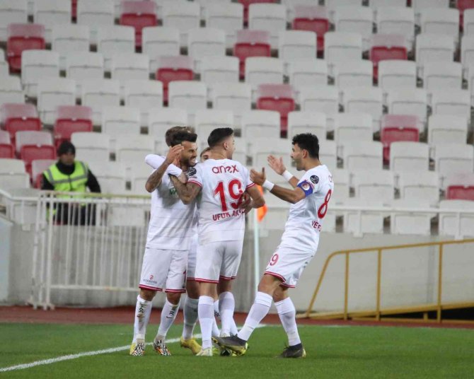 Spor Toto Süper Lig: Dg Sivasspor: 0 - Antalyaspor: 2 (İ̇lk Yarı)
