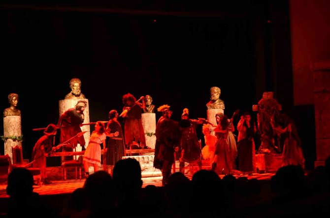 Tarsus Şehir Tiyatrosu ’Ezop’ Oyunu İle Adana’da Sanatseverlerle Buluştu