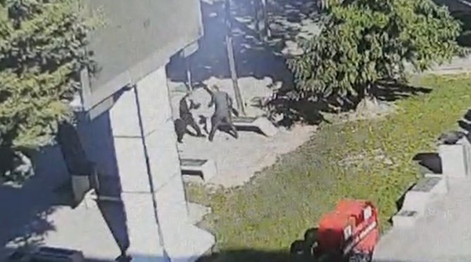 Tartışma Sonunda Yanında Oturan Kişiyi Bıçakladı