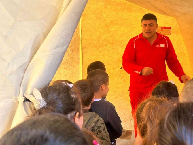 Muş’ta Minik Öğrencilere Kızılay Ve Afet Konuları Anlatıldı