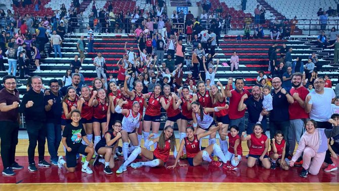 Antalyaspor Voleybol Takımı Galip Ayrıldı