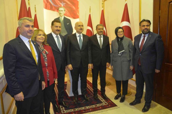 Bakan Karaismailoğlu, Balıkesir’de Büyükşehir Belediyesi Ve Valiliği Ziyaret Etti