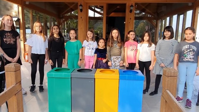 Üstün Zekalı Çocuklar Atıklar İçin Şarkı Besteleyip Seslendirdi Milyonlarca İzlendi