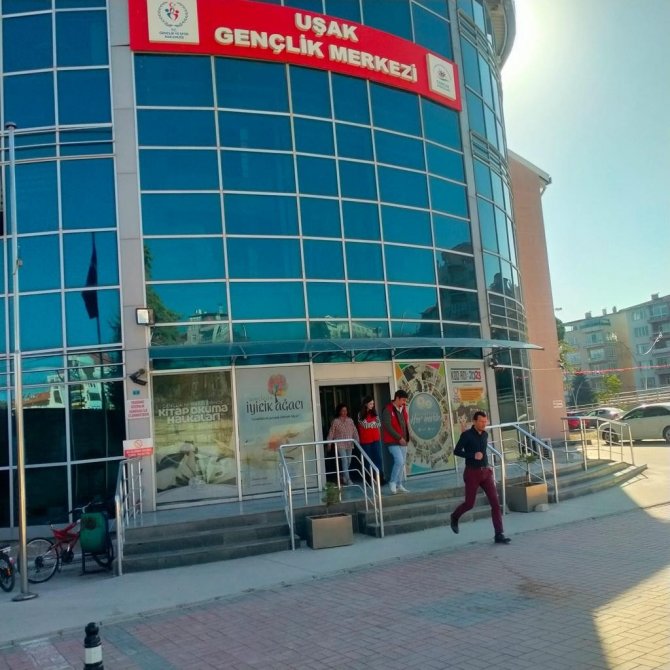 Uşak’ta ’Afet Farkındalık Eğitimleri’ Devam Ediyor